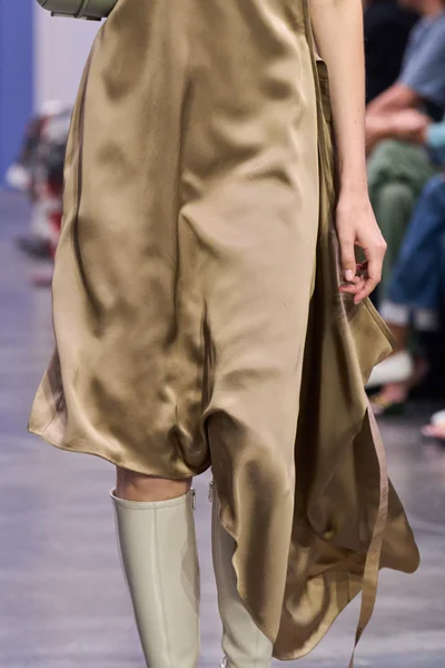 Look 29